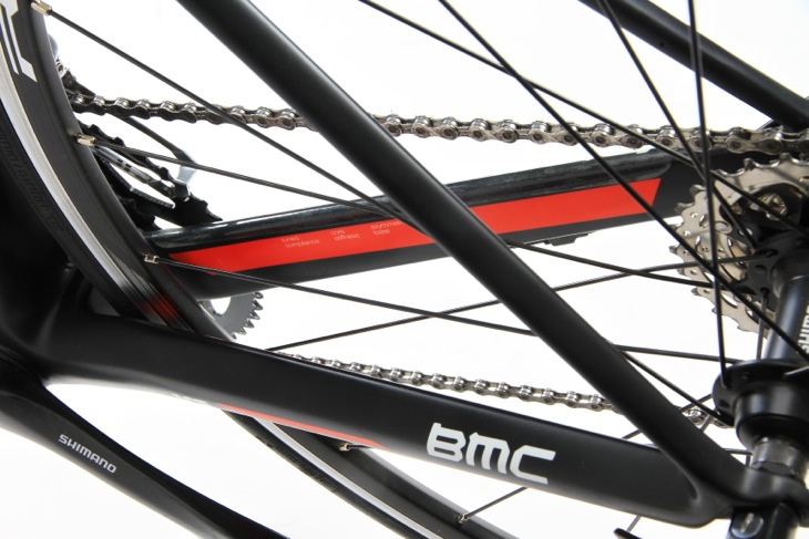 BMC teammachine SLR03 フラッグシップのフォルムを踏襲する